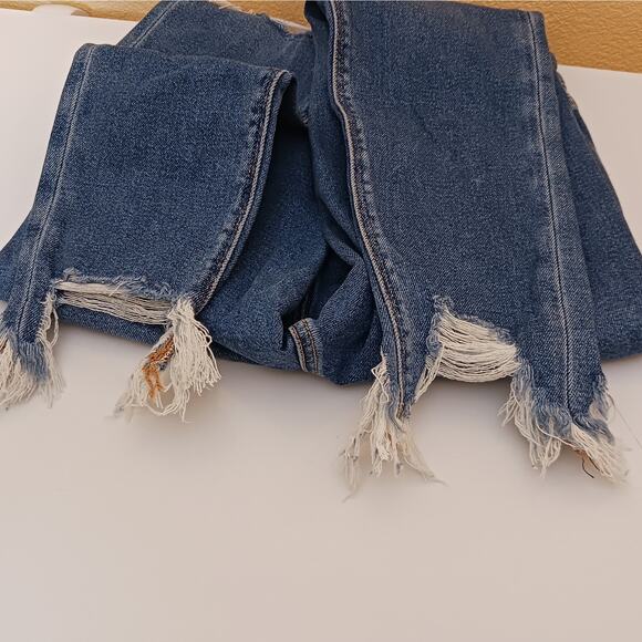 American Eagle Highest Rise Mom Jean Womens Size 00 Blue Distressed Ripped - Picture 16 of 16